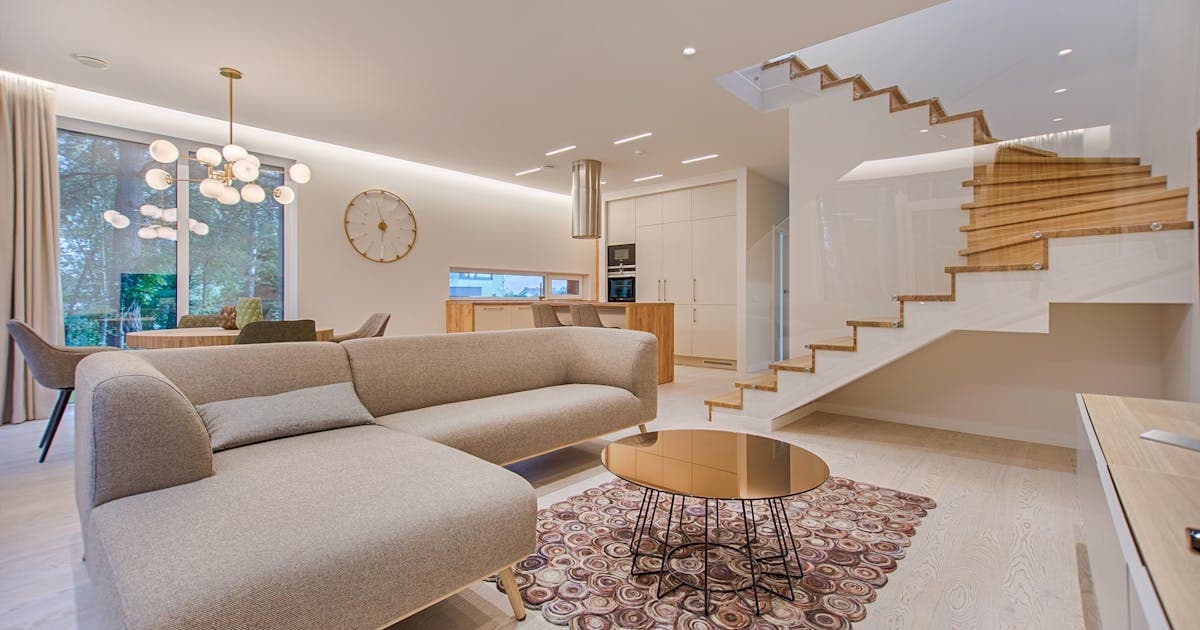 Bright modern living room that looks tidy and organized